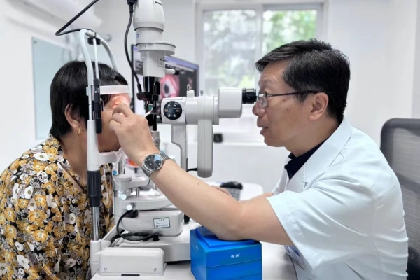 医德医风 | 楚精灵医疗眼科王林农：守护生命希望，，，在“刀尖起舞”的光明篆刻师